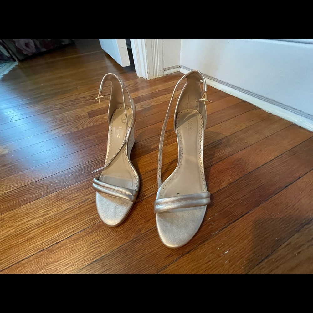 Lilly Pulitzer sandals 8.5